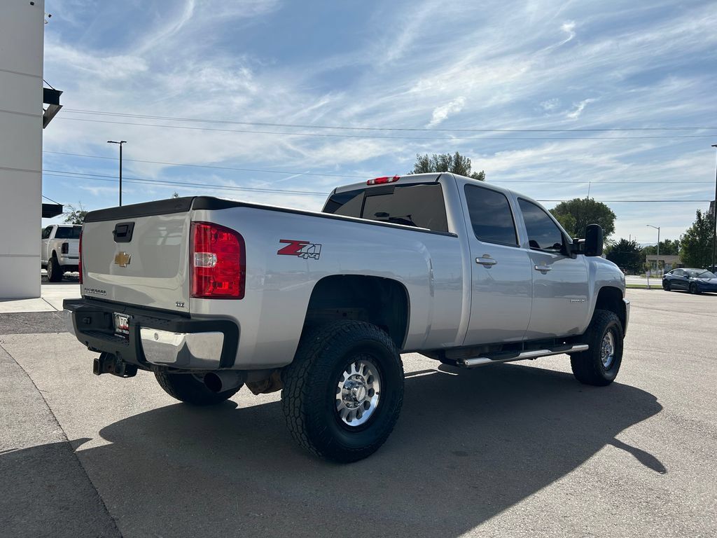 Used 2011 Chevrolet Silverado 2500 LTZ w/ LTZ Plus Package AWD/4WD image 4
