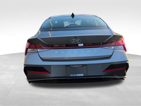 Used 2025 Hyundai Elantra SEL FWD image 6