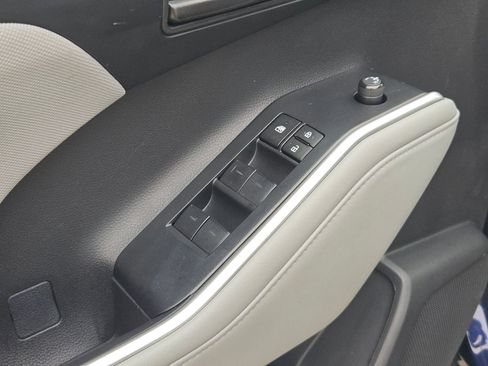 Used 2023 Toyota Highlander L image 12