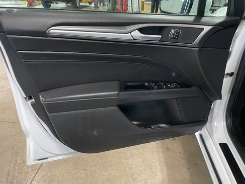 Used 2016 Ford Fusion Titanium FWD image 18