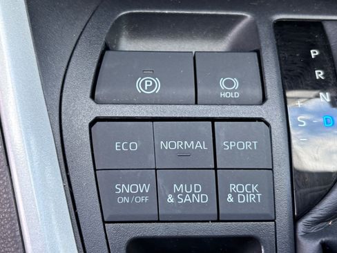 Used 2025 Toyota RAV4 XLE AWD/4WD image 32