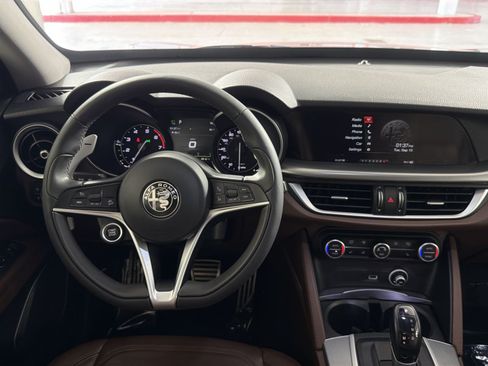 Used 2018 Alfa Romeo Stelvio Sport w/ Quick Order Package 22J Sport AWD/4WD image 16