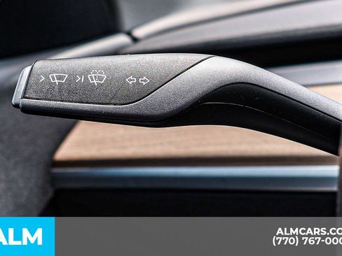 Used 2022 Tesla Model Y Long Range image 25