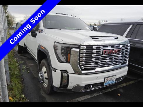 Used 2025 GMC Sierra 3500 Denali w/ Denali Reserve Package image 12