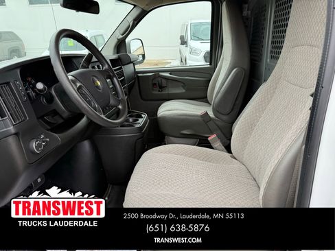 Used 2015 Chevrolet Express 2500 image 5