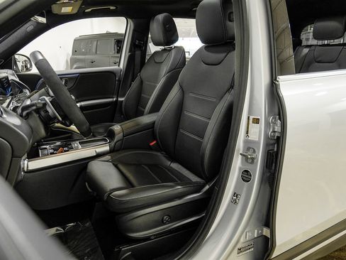 Used 2024 Mercedes-Benz GLB 35 AMG 4MATIC image 4