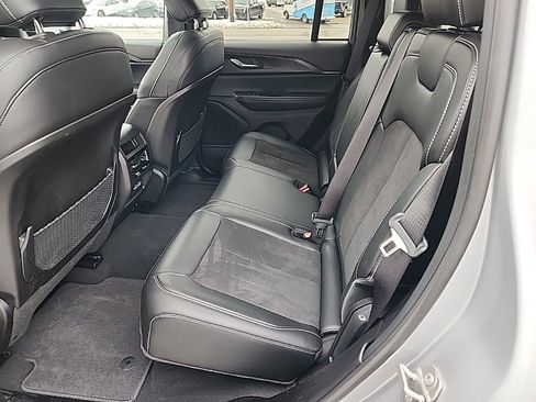 Certified 2024 Jeep Grand Cherokee Altitude image 25