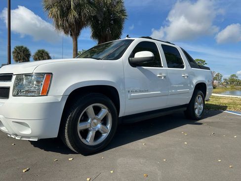 Used 2007 Chevrolet Avalanche LT w/ LT Preferred Equipment Group image 4