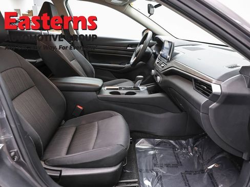 Used 2025 Nissan Altima 2.5 SV FWD image 24