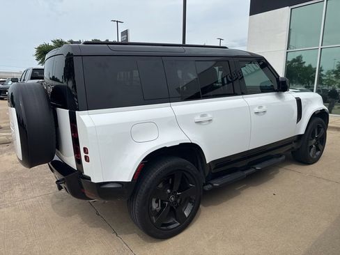 Used 2025 Land Rover Defender 110 X-Dynamic SE AWD/4WD image 2