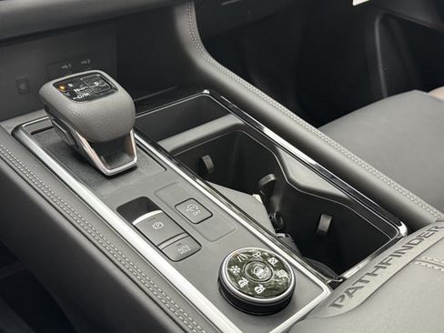 New 2026 Nissan Pathfinder Platinum AWD/4WD image 19