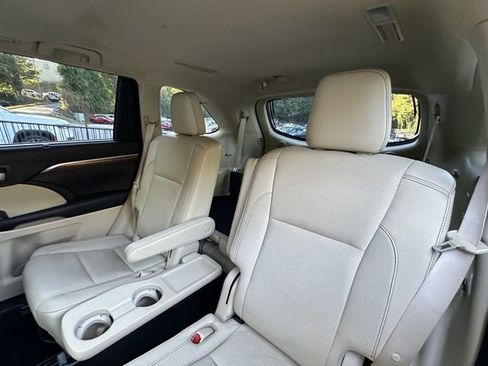 Used 2017 Toyota Highlander Limited image 33