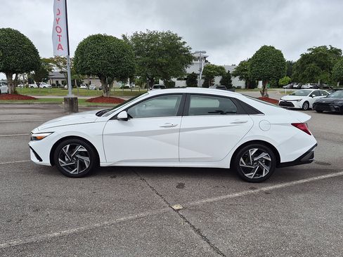 Used 2025 Hyundai Elantra SEL FWD image 6