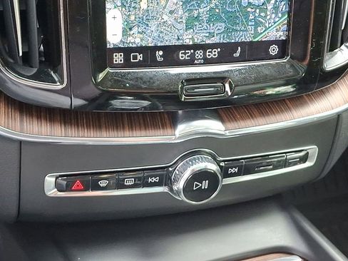 Used 2023 Volvo XC60 B5 Ultimate w/ Climate Package image 17