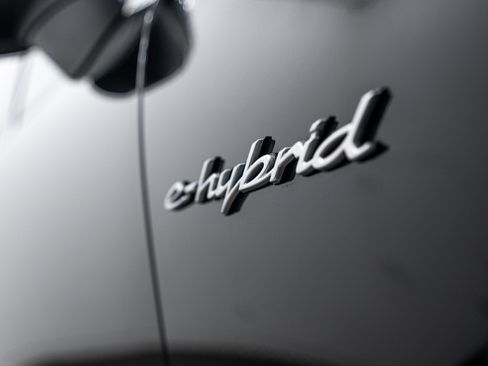 Certified 2025 Porsche Cayenne S AWD/4WD image 26