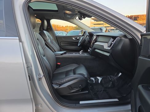 Used 2022 Volvo XC60 B6 Inscription w/ Climate Package image 25