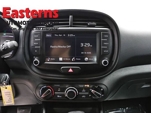 Used 2025 Kia Soul LX w/ LX Technology Package FWD image 12