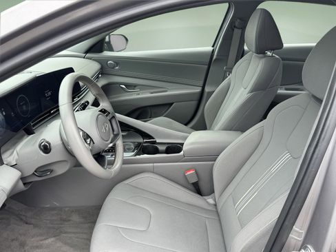 Used 2024 Hyundai Elantra SEL w/ Convenience Package FWD image 25