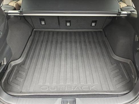 Used 2017 Subaru Outback 2.5i Limited image 6