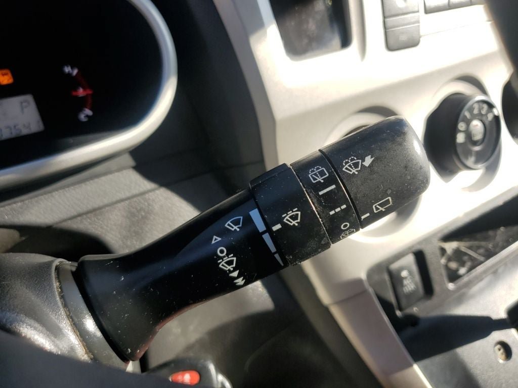 Used 2009 Pontiac Vibe w/ Preferred Package FWD image 22