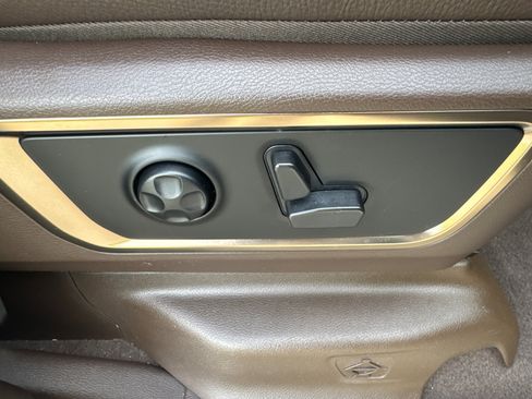 Used 2025 RAM 1500 Limited AWD/4WD image 12