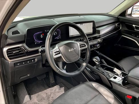 Used 2025 Kia Telluride S FWD image 17