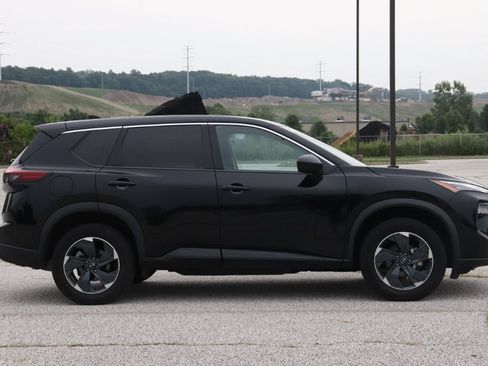 Used 2024 Nissan Rogue SV AWD/4WD image 10