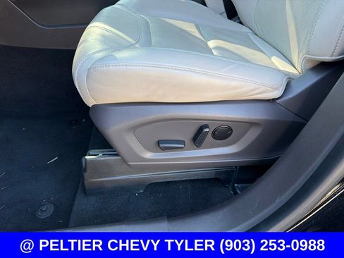 Used 2022 Ford Explorer Platinum w/ Equipment Group 601A AWD/4WD image 14