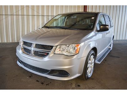 Used 2018 Dodge Grand Caravan SE w/ UConnect Hands-Free Group