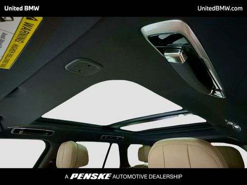 Used 2024 Land Rover Range Rover SE image 12