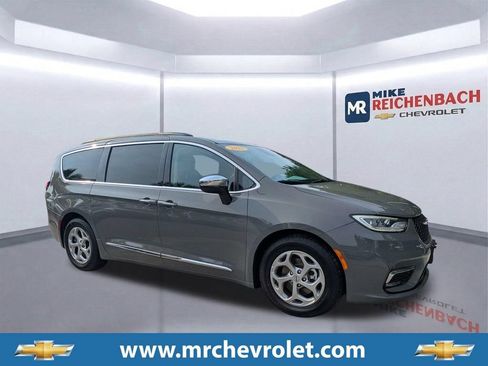 Used 2023 Chrysler Pacifica Limited FWD image 1