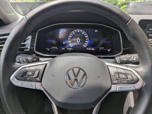 Certified 2025 Volkswagen Jetta SE FWD image 27