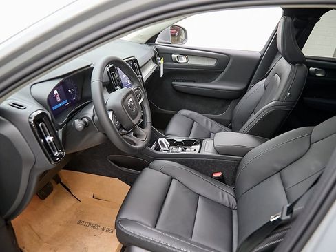 New 2025 Volvo XC40 B5 Plus w/ Climate Package image 13