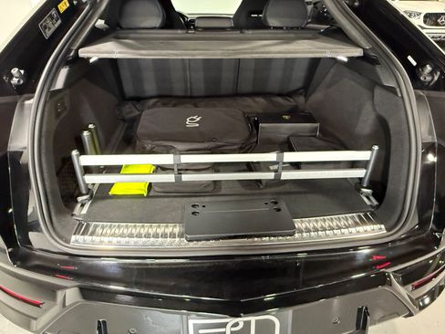 Used 2025 Lamborghini Urus SE AWD/4WD image 18