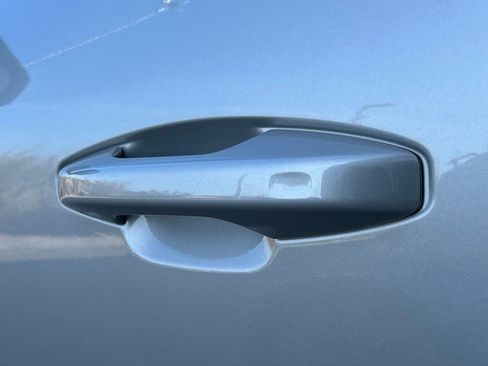 Used 2023 Volvo XC40 B5 Plus image 39