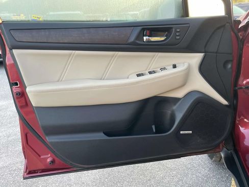 Used 2019 Subaru Outback 2.5i Limited AWD/4WD image 5