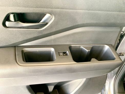 Used 2025 Nissan Pathfinder SV FWD image 17