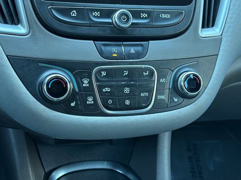 Used 2022 Chevrolet Malibu LT image 21