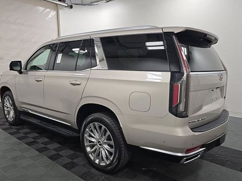 Used 2023 Cadillac Escalade Premium Luxury AWD/4WD image 4