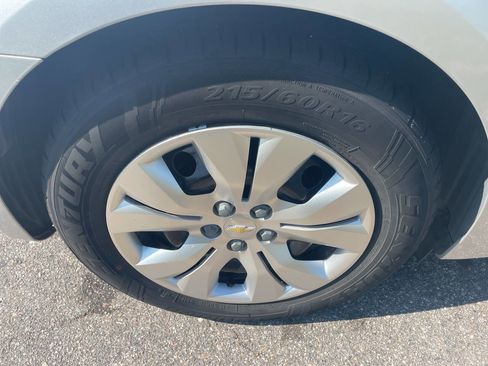 Used 2015 Chevrolet Cruze LS image 9