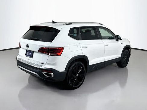 Certified 2024 Volkswagen Taos SE AWD/4WD image 9