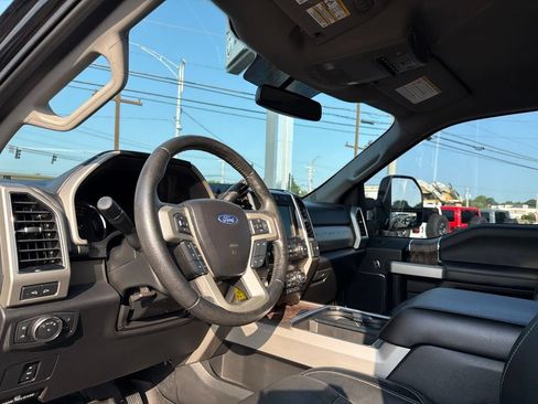Used 2019 Ford F250 Lariat w/ Chrome Package AWD/4WD image 32