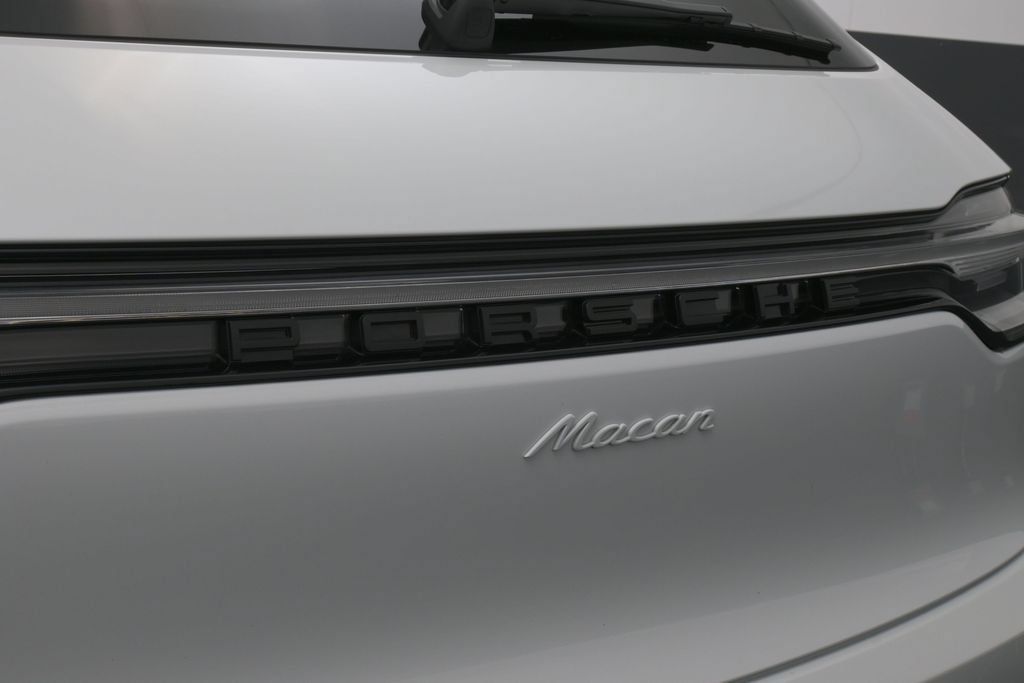 Certified 2026 Porsche Macan AWD/4WD image 14