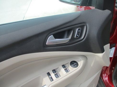 Used 2013 Ford C-MAX SE FWD image 23