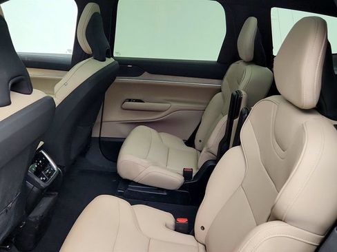 Used 2025 Volvo EX90 Plus AWD/4WD image 18