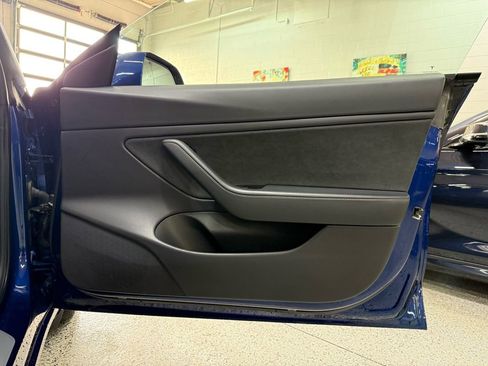 Used 2019 Tesla Model 3 Standard Range Plus image 17