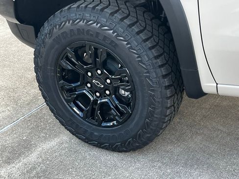 New 2026 Chevrolet Silverado 1500 ZR2 w/ LPO, Dark Essentials Package image 21