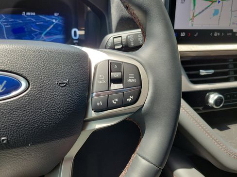 Used 2025 Ford Explorer Active AWD/4WD image 24