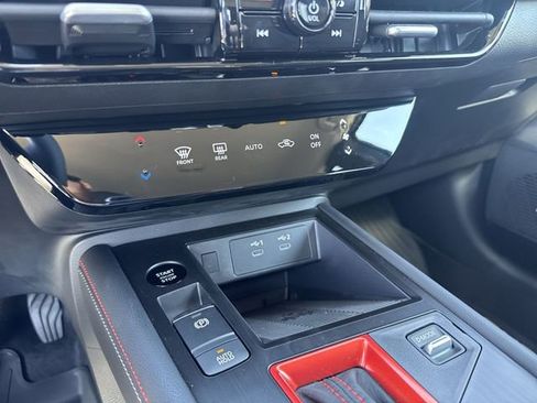 Used 2025 Nissan Kicks SR AWD/4WD image 21