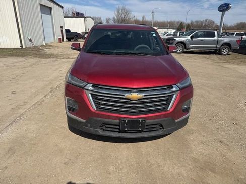 Used 2023 Chevrolet Traverse LT image 2